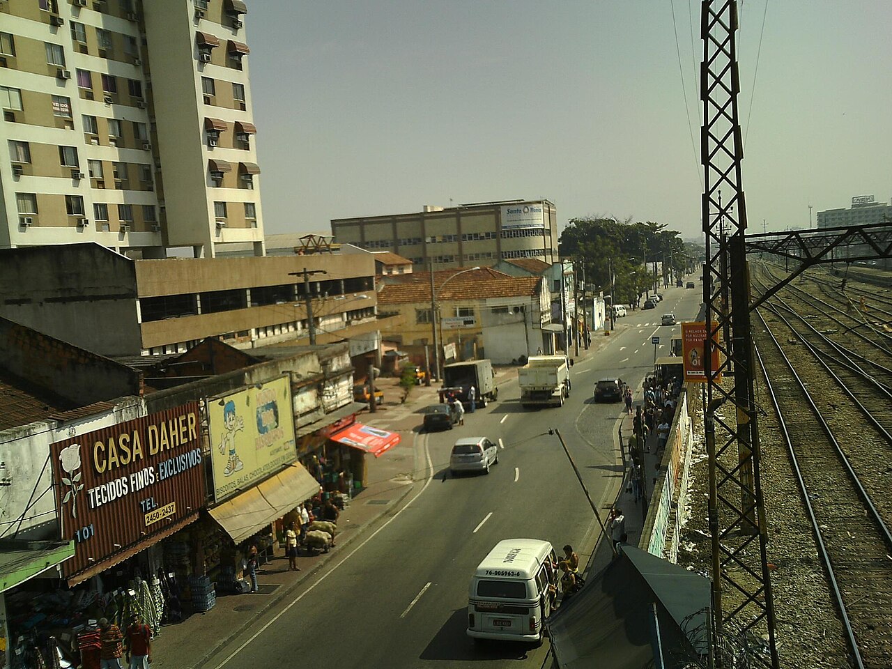Rua Carolina Machado, em Madureira, vista do alto da estação