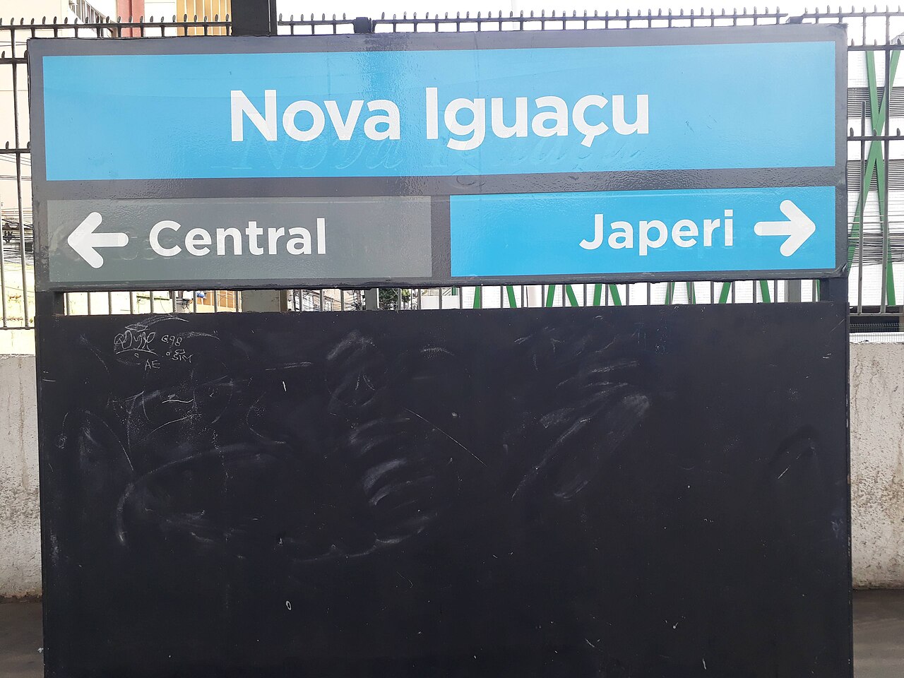 Placa da estação Nova Iguaçu, sentido Central e Japeri